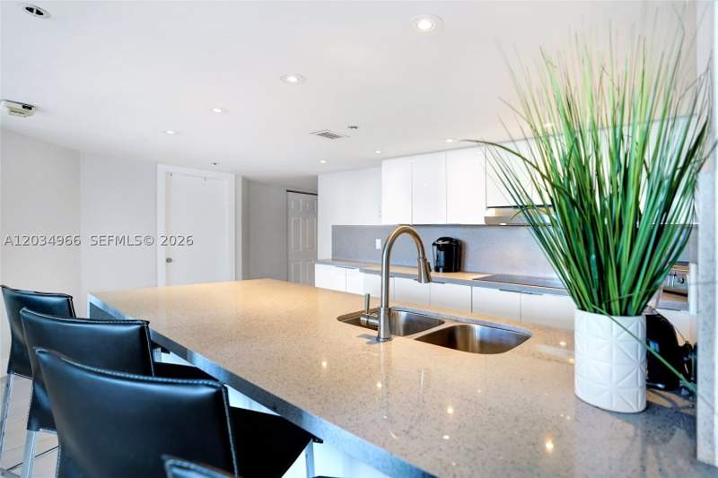 2 bedroom Condominium at 1717 N Bayshore Dr A-1740, Venetia Condo, Miami — photo 5