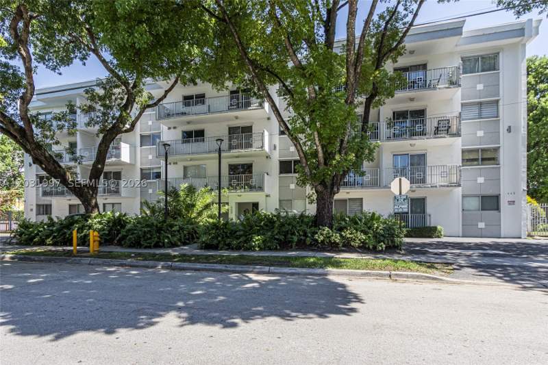 1 bedroom Condominium at 445 SW 11th St 102, Brickell West Condo, Miami — photo 2