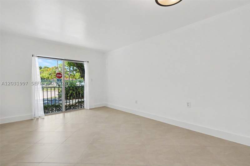 1 bedroom Condominium at 445 SW 11th St 102, Brickell West Condo, Miami — photo 4