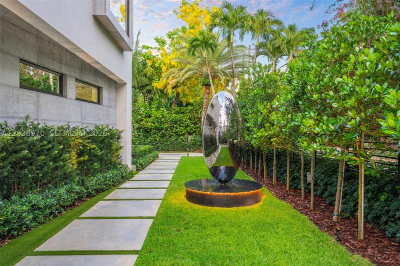 5 bedroom SingleFamilyResidence at 4115 Park Ave, Amd Pl Of Bonita Park, Miami — photo 2