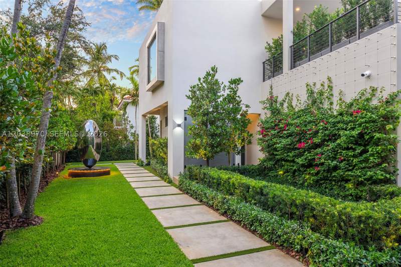 5 bedroom SingleFamilyResidence at 4115 Park Ave, Amd Pl Of Bonita Park, Miami — photo 5