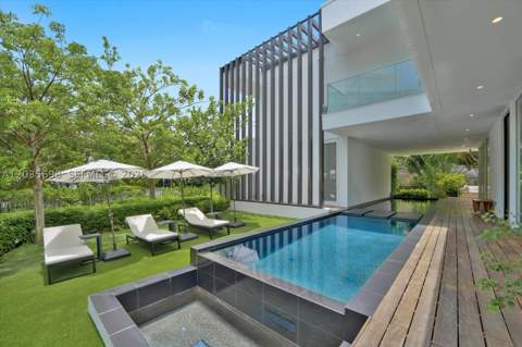 810 W 47 Ct, Miami Beach FL - photo 12 of 35