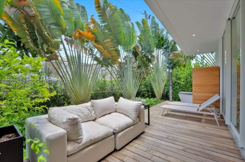 810 W 47 Ct, Miami Beach FL - photo 14 of 35