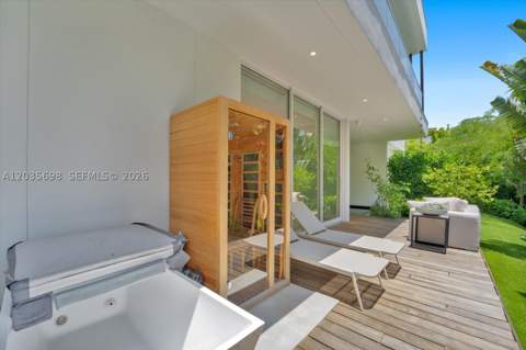810 W 47 Ct, Miami Beach FL - photo 15 of 35