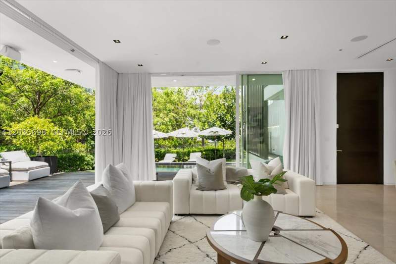 4 bedroom SingleFamilyResidence at 810 W 47 Ct, 4701 NORTH MERIDIAN CONDO, Miami Beach — photo 4