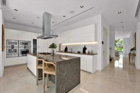810 W 47 Ct, Miami Beach FL - photo 7 of 35