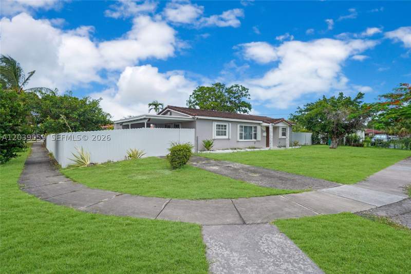 3 bedroom SingleFamilyResidence at 10051 SW 13th Ter, Coral Park, Miami — photo 2