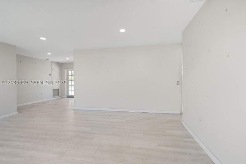 3 bedroom SingleFamilyResidence at 10051 SW 13th Ter, Coral Park, Miami — photo 5