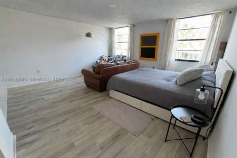 710 Washington Ave 319, Miami Beach FL - photo 10 of 17