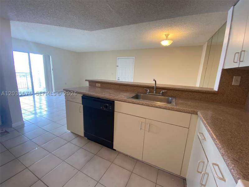 1 bedroom Condominium at 8600 SW 212th St 208, Le Club At Old Cutler Con, Cutler Bay — photo 4