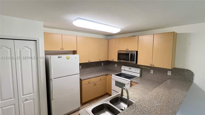 3 bedroom Condominium at 22721 SW 88th Pl 9-19, The Courts At Bayshore I, Cutler Bay — photo 2