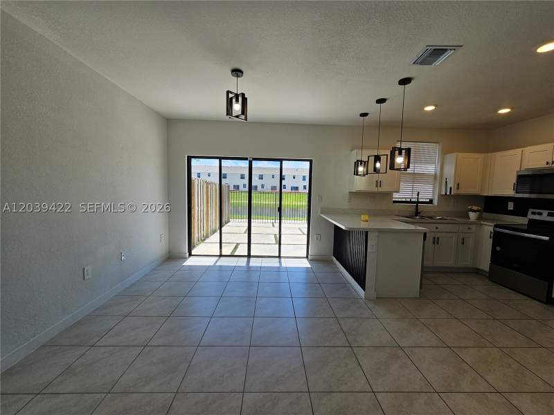 4 bedroom Townhouse at 1473 NE 5th Ave 1473, Miami Land And Developmen, Florida City — photo 4