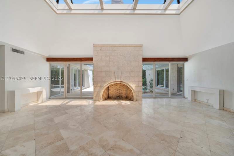 4 bedroom SingleFamilyResidence at 111 S Hibiscus Dr, Hibiscus Island, Miami Beach — photo 2