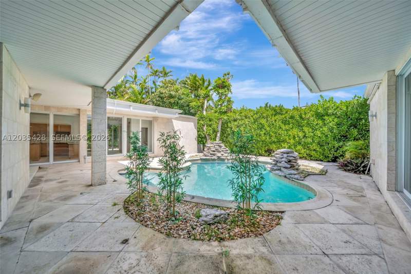 4 bedroom SingleFamilyResidence at 111 S Hibiscus Dr, Hibiscus Island, Miami Beach — photo 4