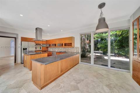 111 S Hibiscus Dr, Miami Beach FL - photo 8 of 27
