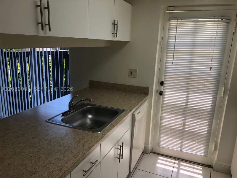 2 bedroom Townhouse at 10808 N Kendall Dr Q-4, Spanish Trace Condo, Miami — photo 3
