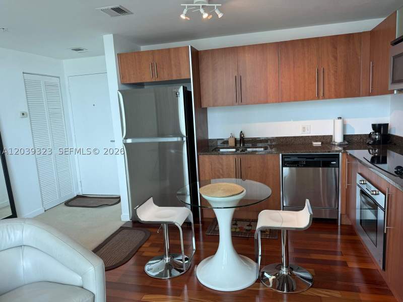 1 bedroom Condominium at 300 S Biscayne Blvd T-3703, Met 1, Miami — photo 2