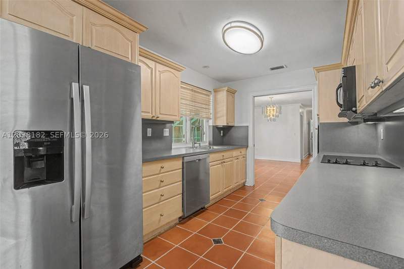 4 bedroom SingleFamilyResidence at 16842 SW 79 Place, Charlotte Ests, Palmetto Bay — photo 5