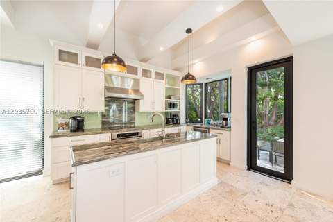 650 Curtiswood Dr, Key Biscayne FL - photo 13 of 41