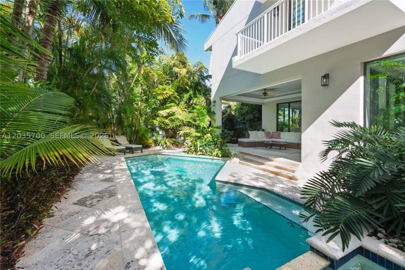 6 bedroom SingleFamilyResidence at 650 Curtiswood Dr, Biscayne Key Estates, Key Biscayne — photo 2