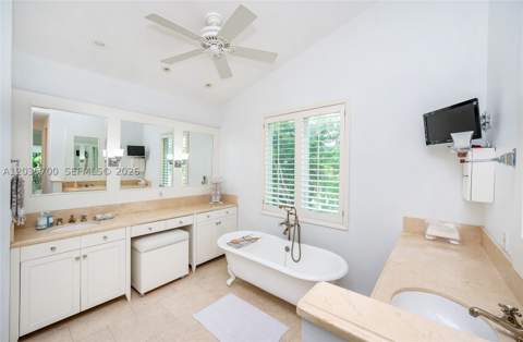 650 Curtiswood Dr, Key Biscayne FL - photo 23 of 41