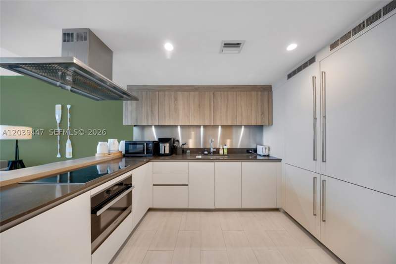 1 bedroom Condominium at 1000 Brickell Plz 4704, Brickell Flatiron, Miami — photo 2