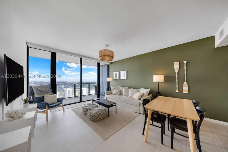 1 bedroom Condominium at 1000 Brickell Plz 4704, Brickell Flatiron, Miami — photo 4