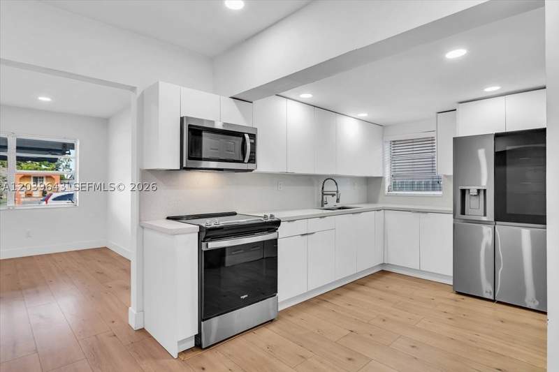 5 bedroom SingleFamilyResidence at 4719 E 8th Ct, Ingleside Park, Hialeah — photo 2