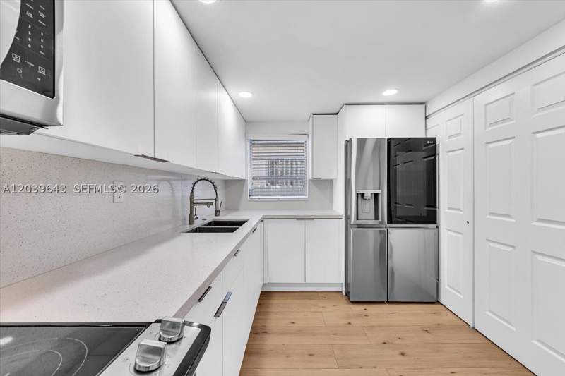 5 bedroom SingleFamilyResidence at 4719 E 8th Ct, Ingleside Park, Hialeah — photo 4