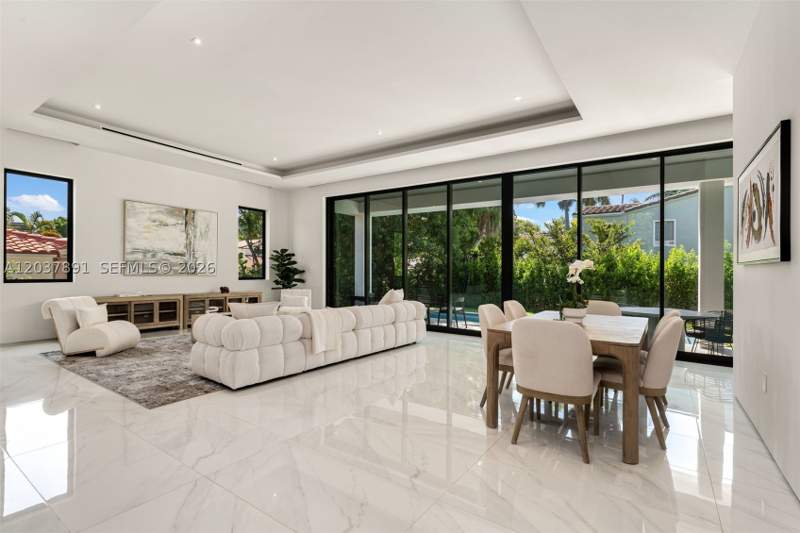 7 bedroom SingleFamilyResidence at 4430 Nautilus Dr, Nautilus Extension 2nd, Miami Beach — photo 2