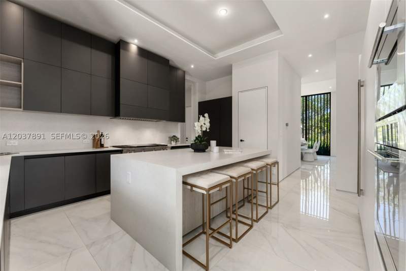 7 bedroom SingleFamilyResidence at 4430 Nautilus Dr, Nautilus Extension 2nd, Miami Beach — photo 4