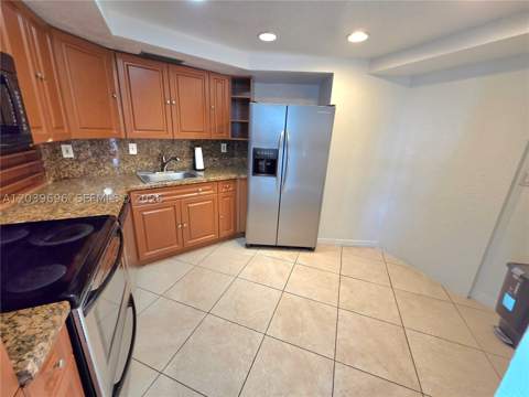 11930 N Bayshore Dr 910, North Miami FL - photo 12 of 24