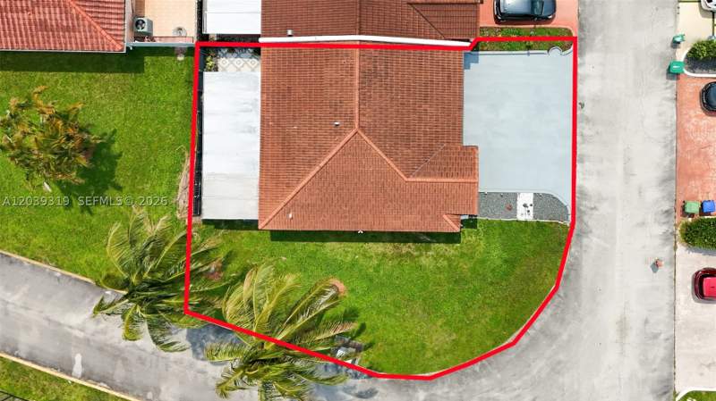 3 bedroom Townhouse at 7548 NW 173rd Ter, San Mateo 2nd Addn, Hialeah — photo 2