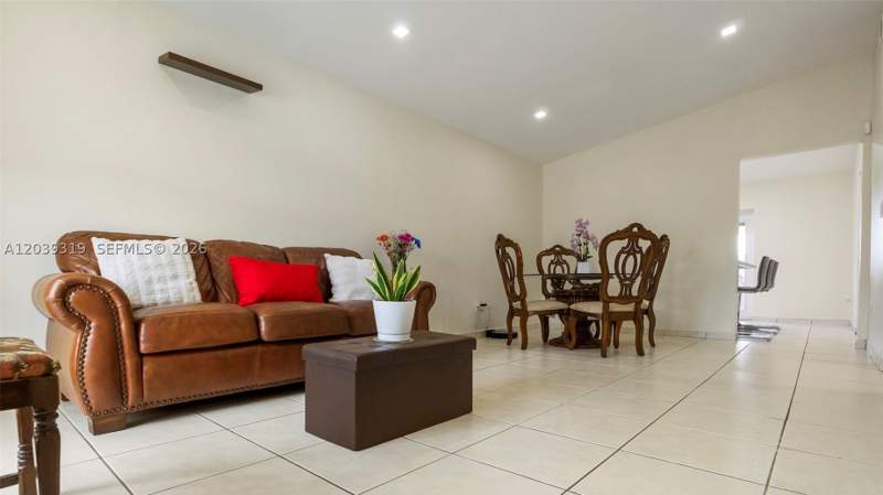 3 bedroom Townhouse at 7548 NW 173rd Ter, San Mateo 2nd Addn, Hialeah — photo 3