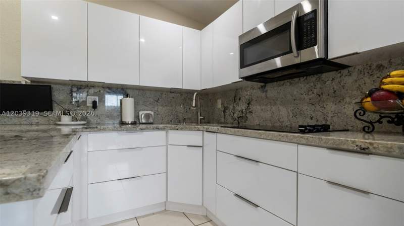 3 bedroom Townhouse at 7548 NW 173rd Ter, San Mateo 2nd Addn, Hialeah — photo 4
