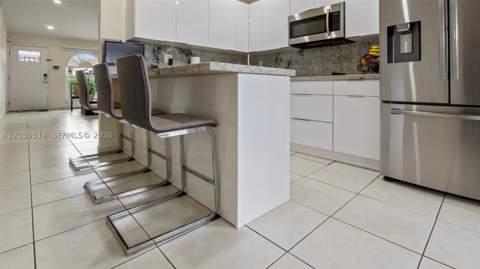 7548 NW 173rd Ter, Hialeah FL - photo 6 of 27
