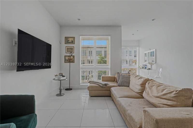 3 bedroom Townhouse at 10260 NW 63 Terrace 213, Landmark At Doral Condo, Miami — photo 3
