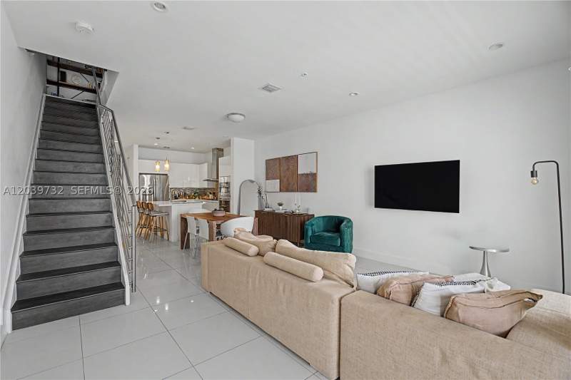 3 bedroom Townhouse at 10260 NW 63 Terrace 213, Landmark At Doral Condo, Miami — photo 4