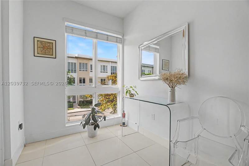 3 bedroom Townhouse at 10260 NW 63 Terrace 213, Landmark At Doral Condo, Miami — photo 5