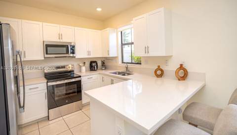 11064 W 33rd Way, Hialeah FL - photo 10 of 93