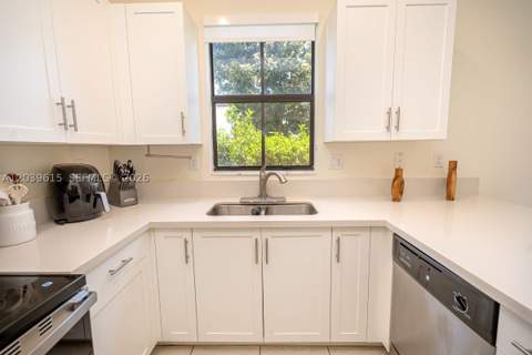 11064 W 33rd Way, Hialeah FL - photo 14 of 93