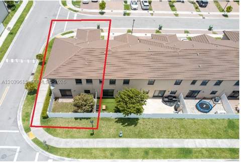 11064 W 33rd Way, Hialeah FL - photo 6 of 93
