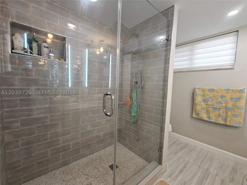 2 bedroom Condominium at 601 Ives Dairy Rd 101-8, Summertree Vilg Calif Cl, Miami — photo 2