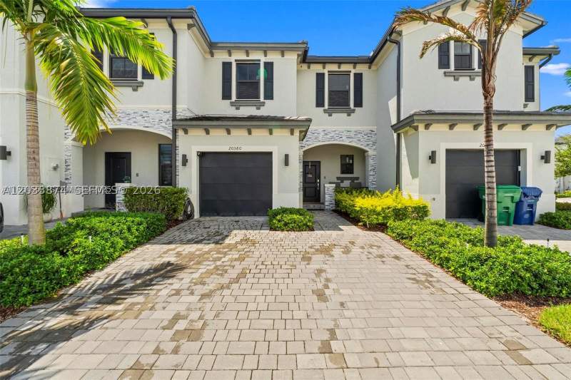3 bedroom Townhouse at 20380 NW 5th Ct, Vista Lago, Miami Gardens — photo 4