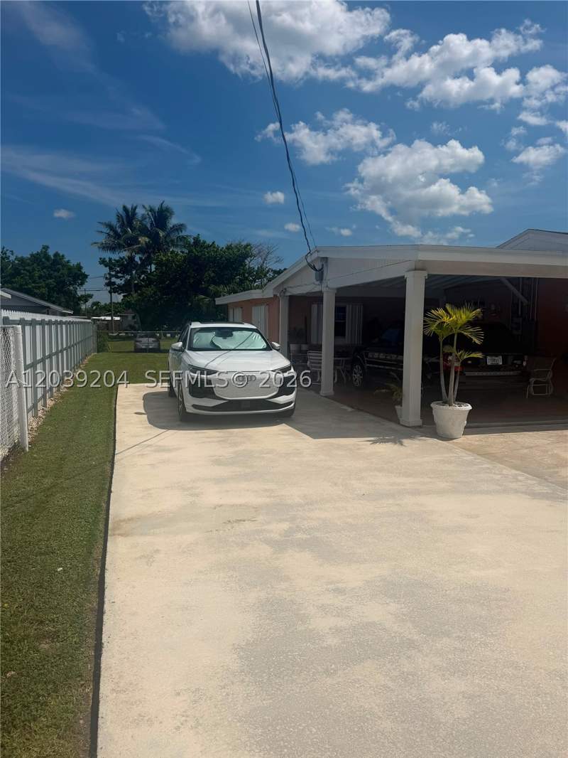 3 bedroom SingleFamilyResidence at 12150 SW 213th Ter, Dixie Pines 2nd Rev, Miami — photo 4