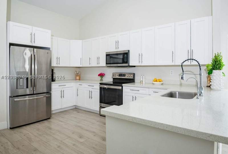 3 bedroom SingleFamilyResidence at 8325 NW 161st Ter, Graham West, Miami Lakes — photo 4