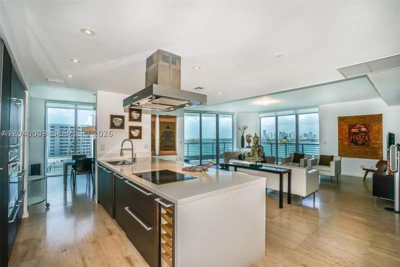 2 bedroom Condominium at 1445 16th St 1103, Capri South Beach Condo, Miami Beach — photo 2
