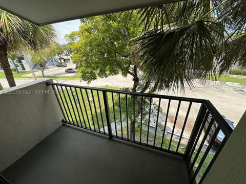 7200 NW 179th St 311, Hialeah FL - photo 6 of 22