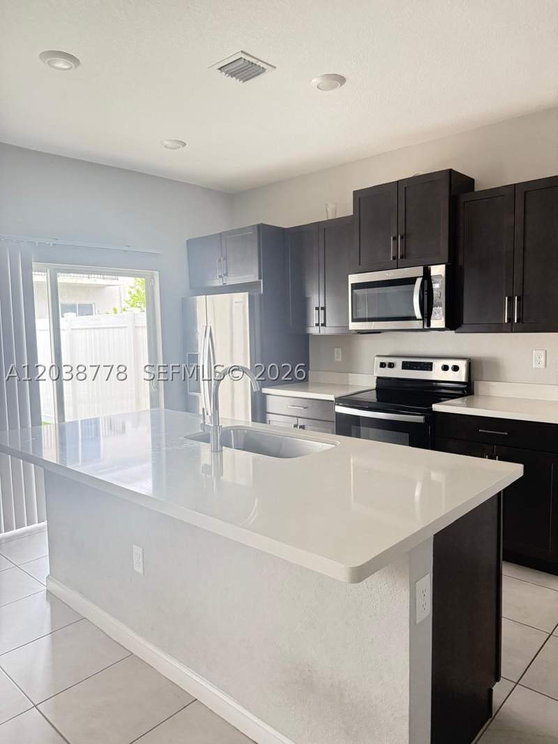 3 bedroom Townhouse at 834 SE 16th Ct, Cedar At Keys Gate, Homestead — photo 5