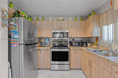12243 SW 201st Ter, Miami FL - photo 16 of 42